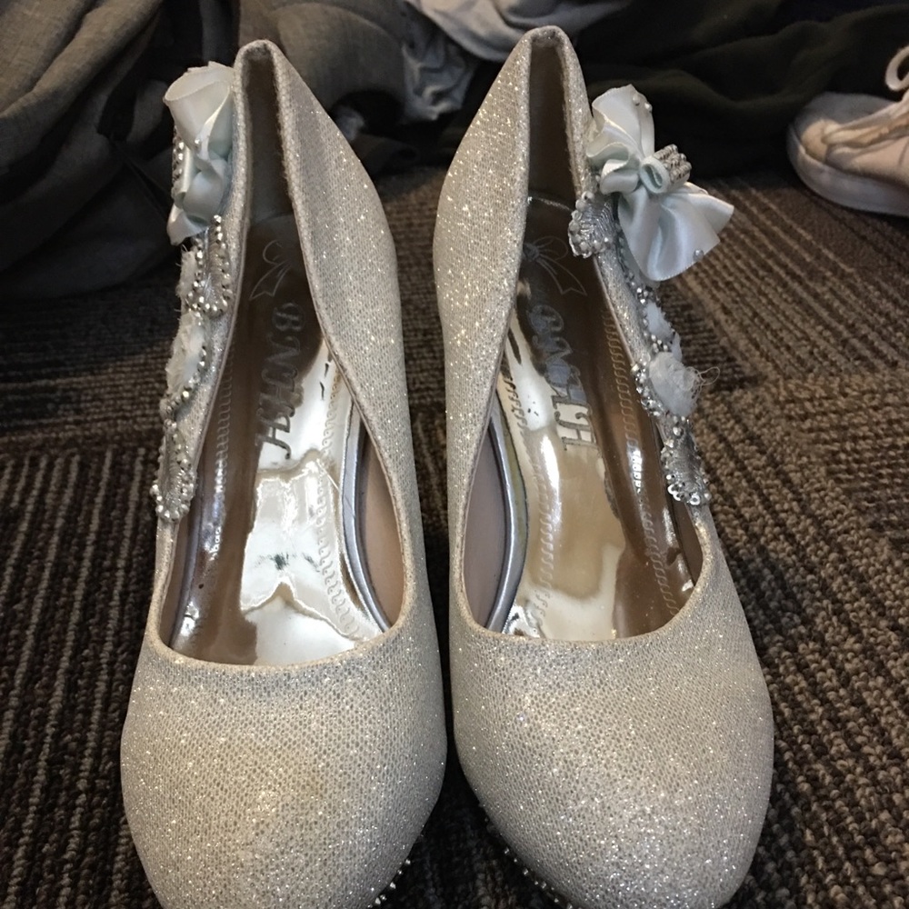 Shoes - Picture 2 of 3